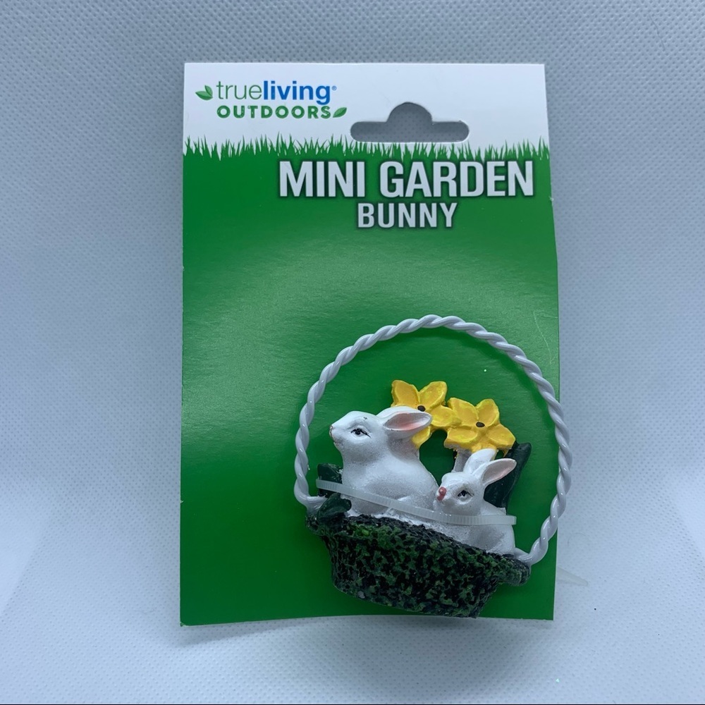 New IN PACKAGING Trueliving Outdoors Mini Garden Bunny Basket Figurine